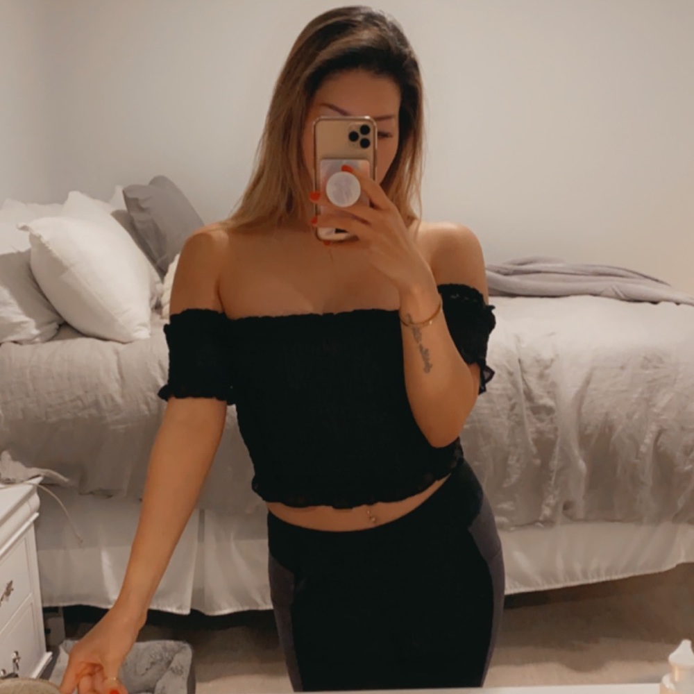 Sexy off the shoulder, runched, crop top